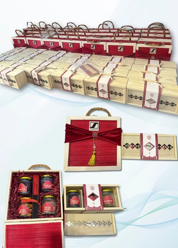 Vietnamese Lunar New Year Gift Set 